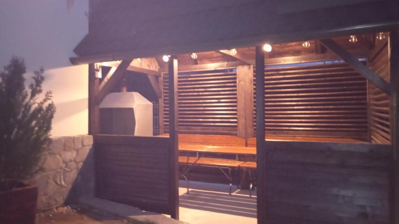 Hotel Casa Zura Buşteni Exterior foto